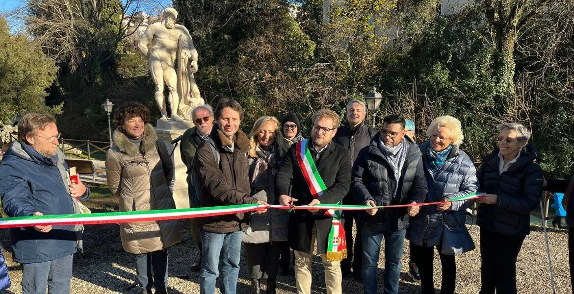 Il taglio del nastro per la riqualificazione del Giardino Salvi.