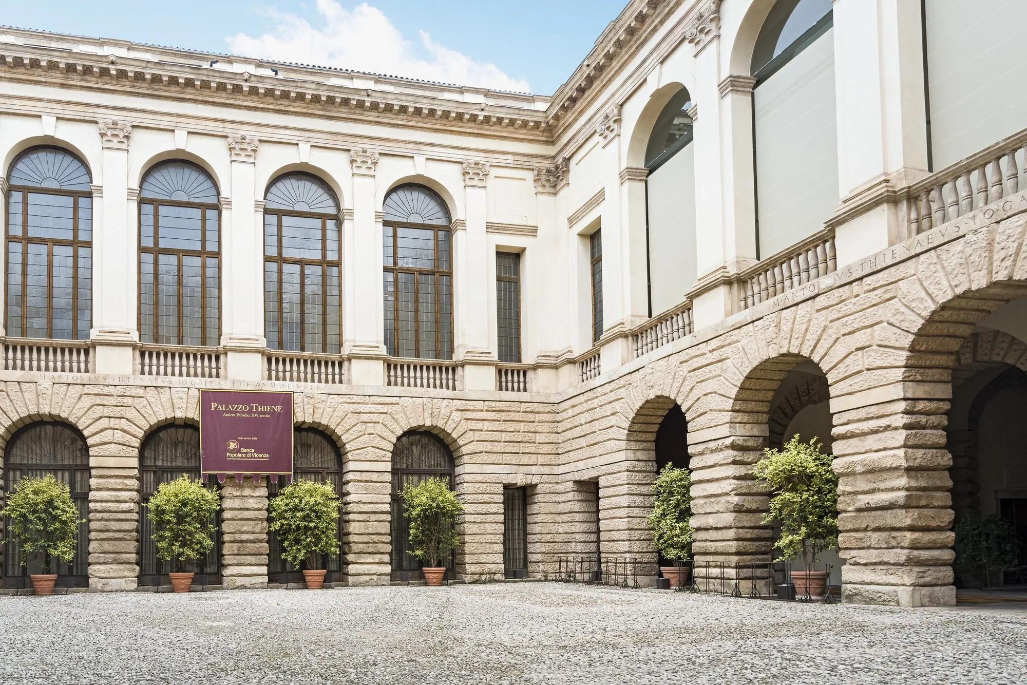 Il cortile rinascimentale di Palazzo Thiene, sede del museo civico.